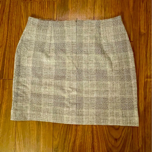 Plaid skirt with gold detail belt - Picture 2 of 4